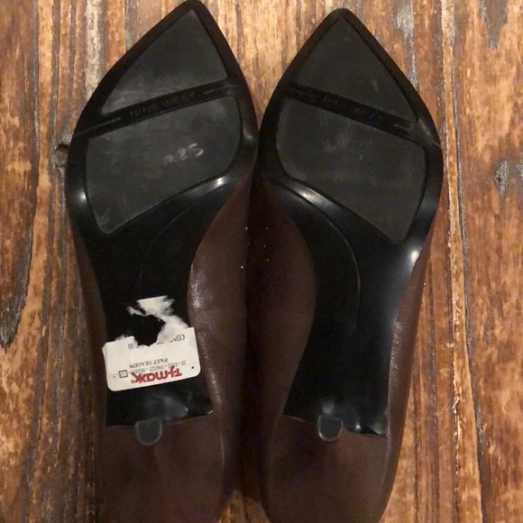 NWT Nine West heels in brown w/bronze woven detail - Picture 4 of 8